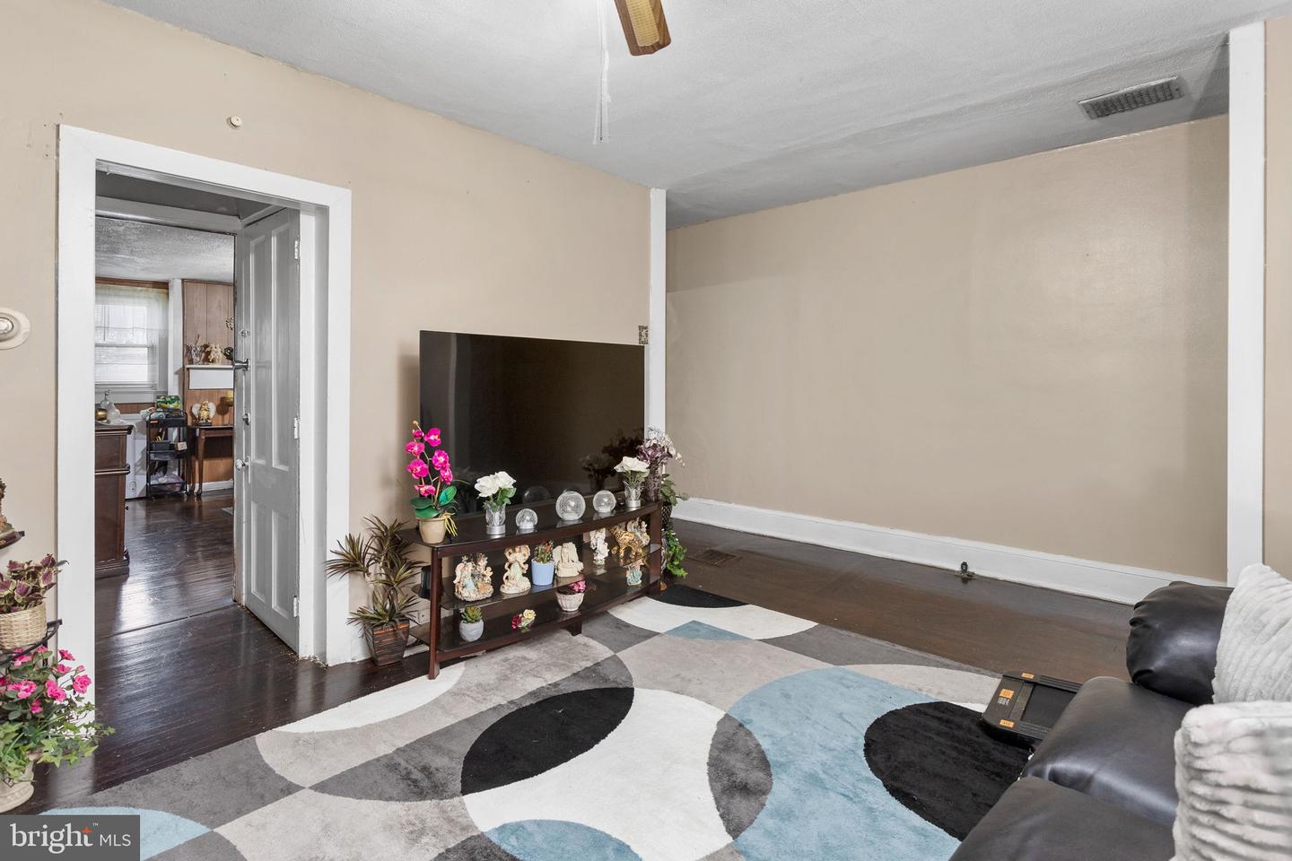 1015 S Broad Street Property Photo 4