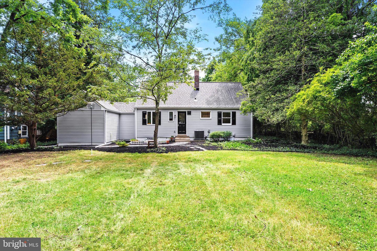 21 Grover Ave Property Photo 28