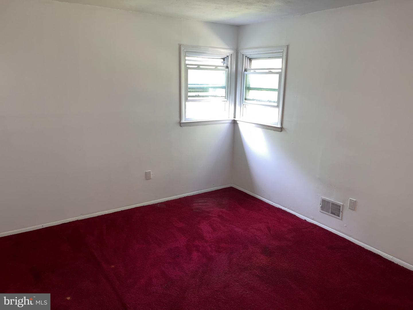 1145 Lower Ferry Rd Property Photo 6