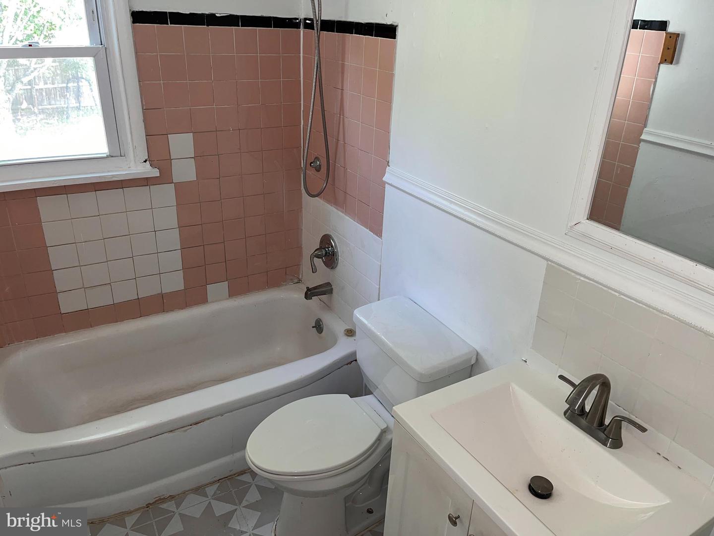 1145 Lower Ferry Rd Property Photo 10