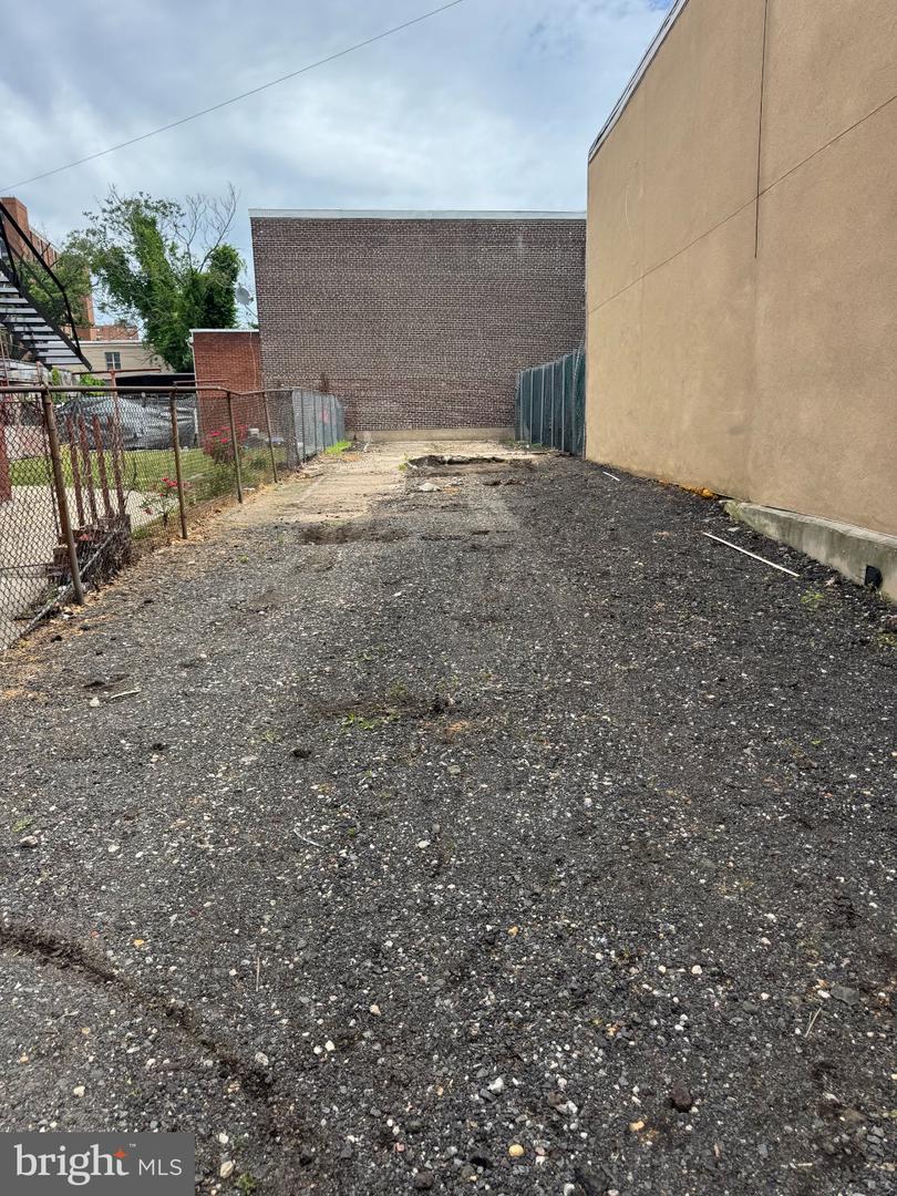 230 S Clinton Ave Property Photo 1