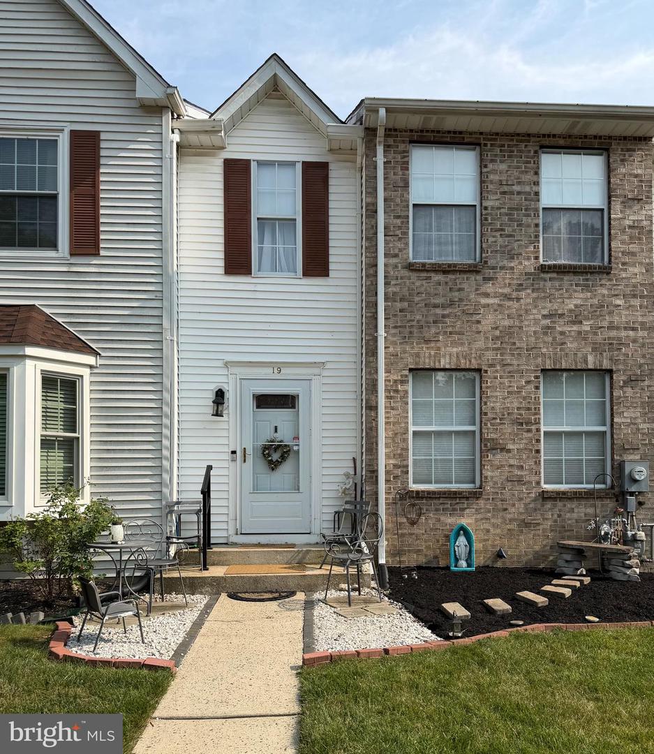 19 N Dunmoor Property Photo 1