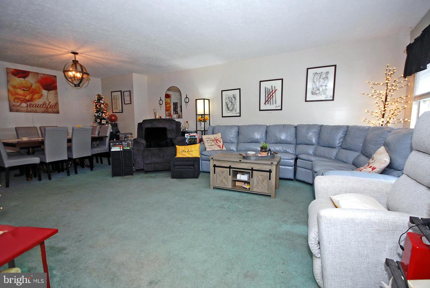 19 N Dunmoor Property Photo 2