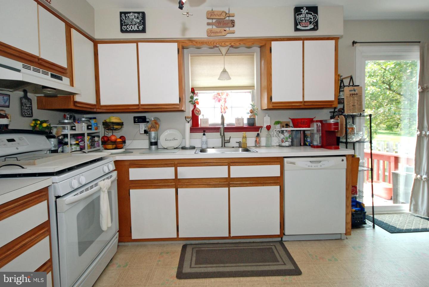 19 N Dunmoor Property Photo 4