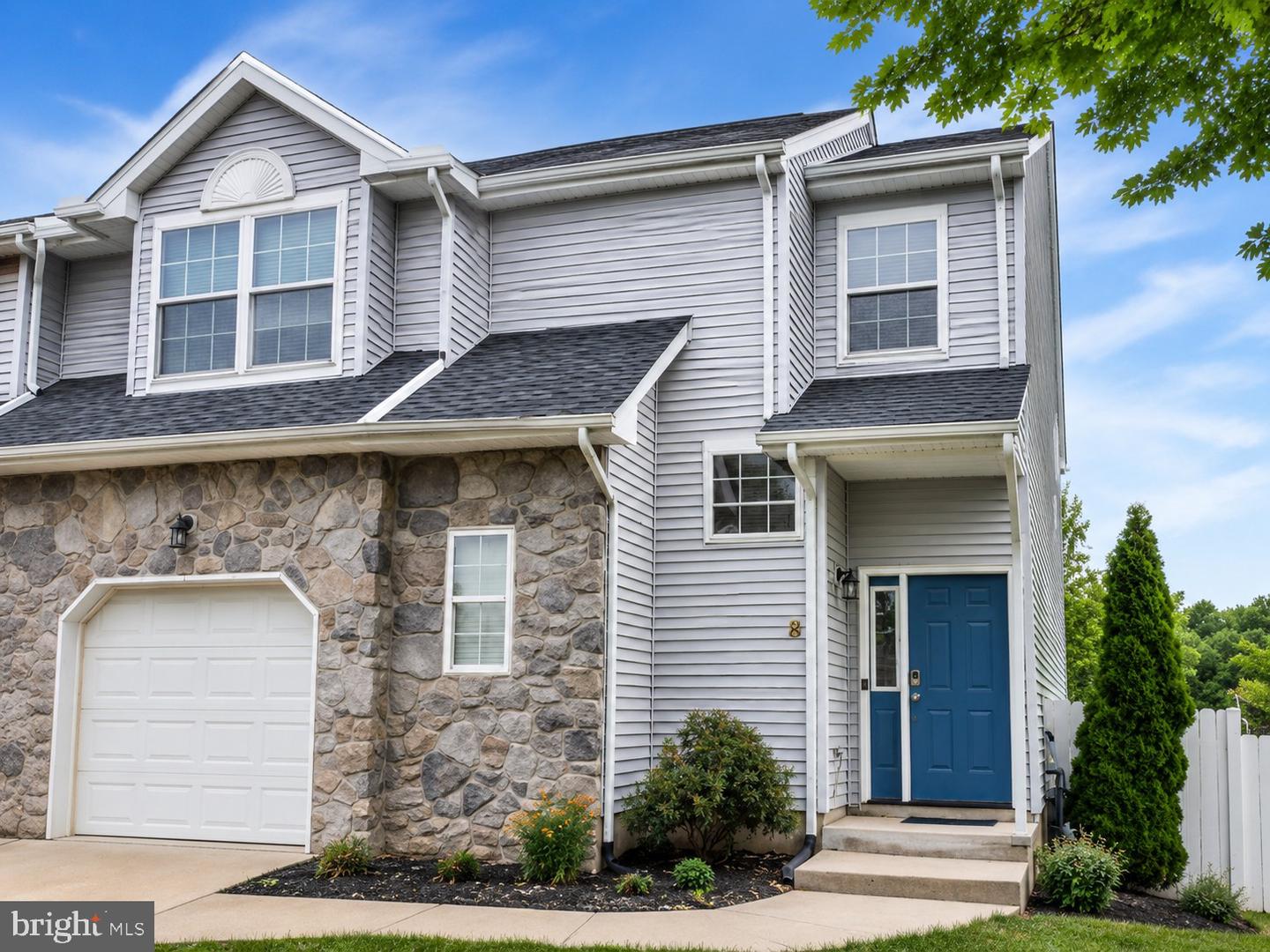 8 BONNIE CT