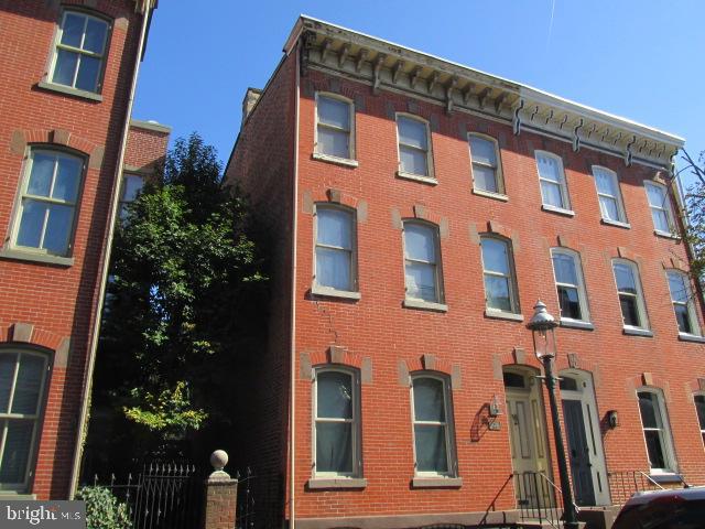154 Mercer St Property Photo 1
