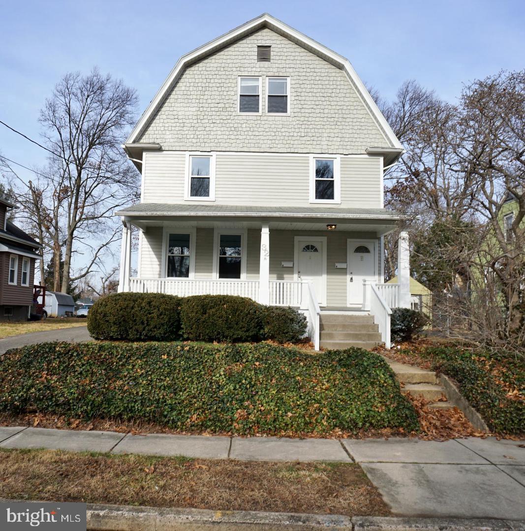 32 WOODLAND AVE #B Property Photo 1