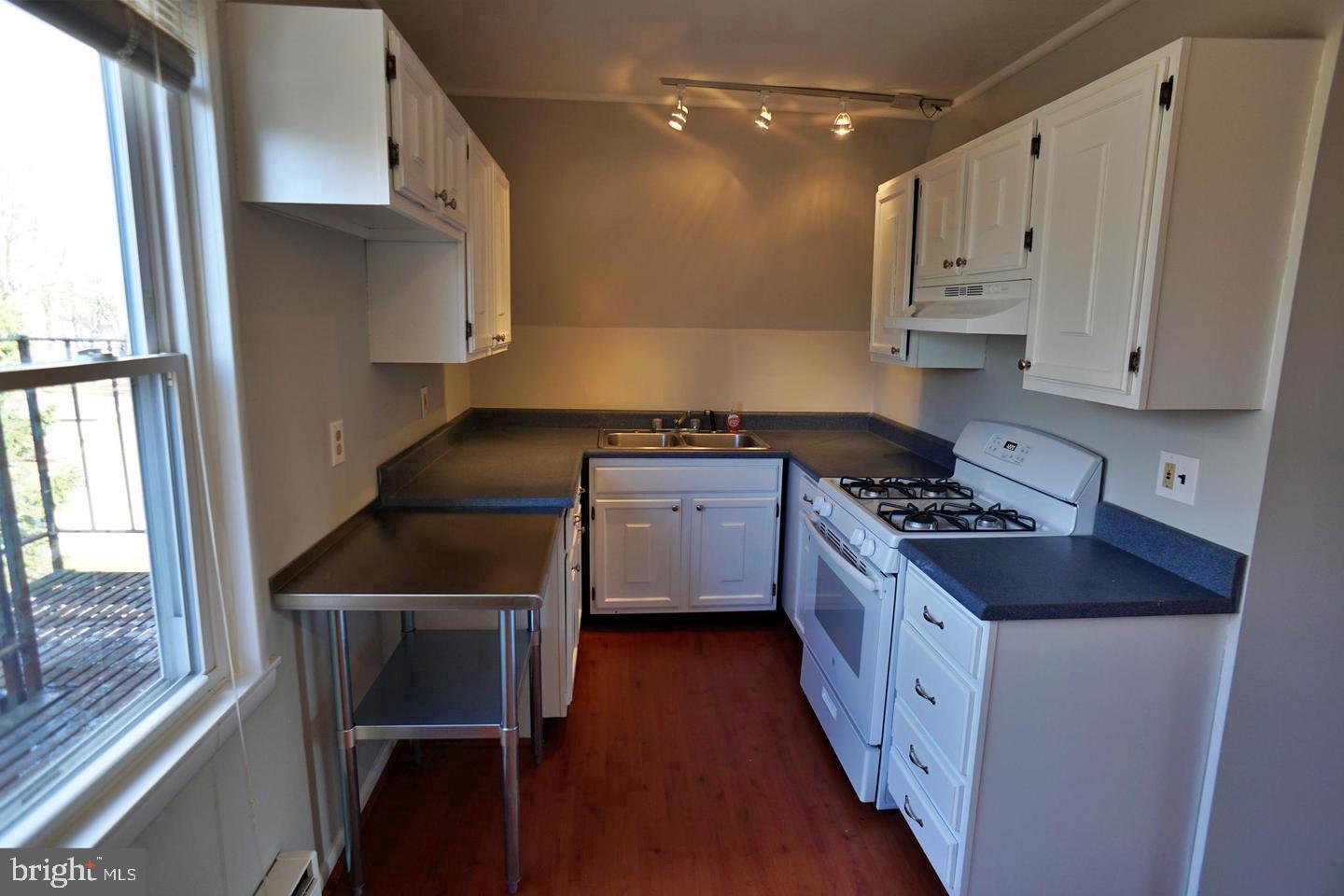 32 Woodland Ave #b Property Photo 2