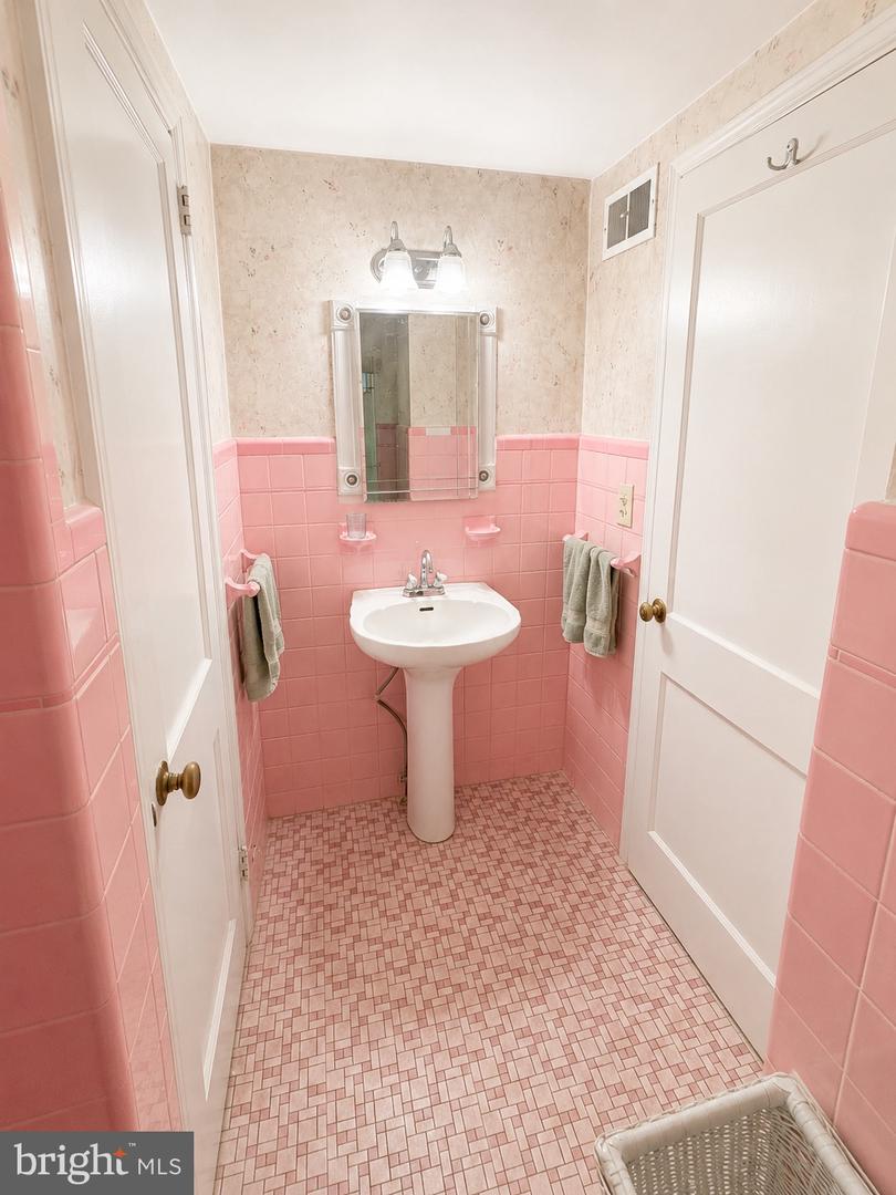 3102 Nottingham Way Property Photo 18