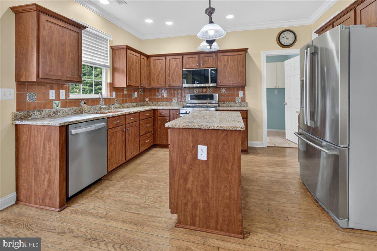 407 Denow Rd Property Photo 15