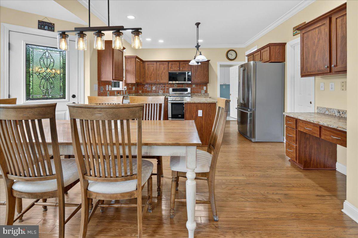 407 Denow Rd Property Photo 17