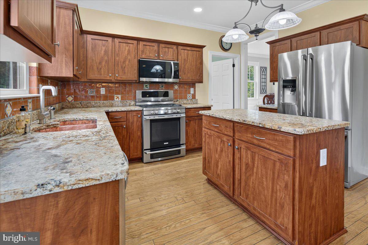 407 Denow Rd Property Photo 18