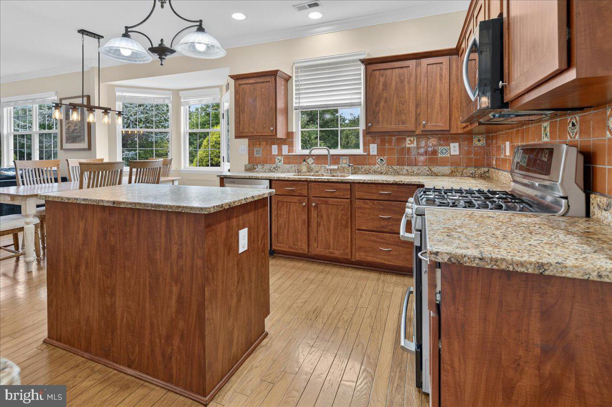 407 Denow Rd Property Photo 19
