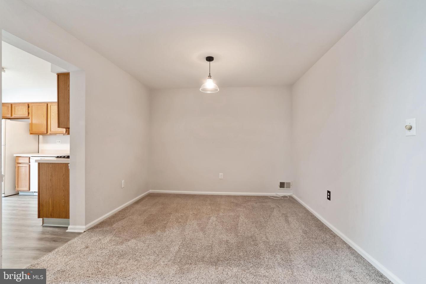 210 Kentshire Ct Property Photo 9