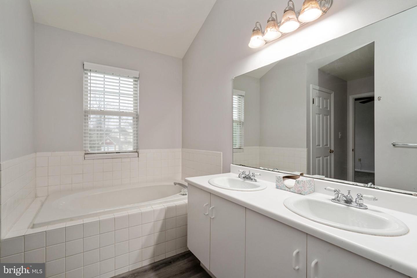 210 Kentshire Ct Property Photo 20