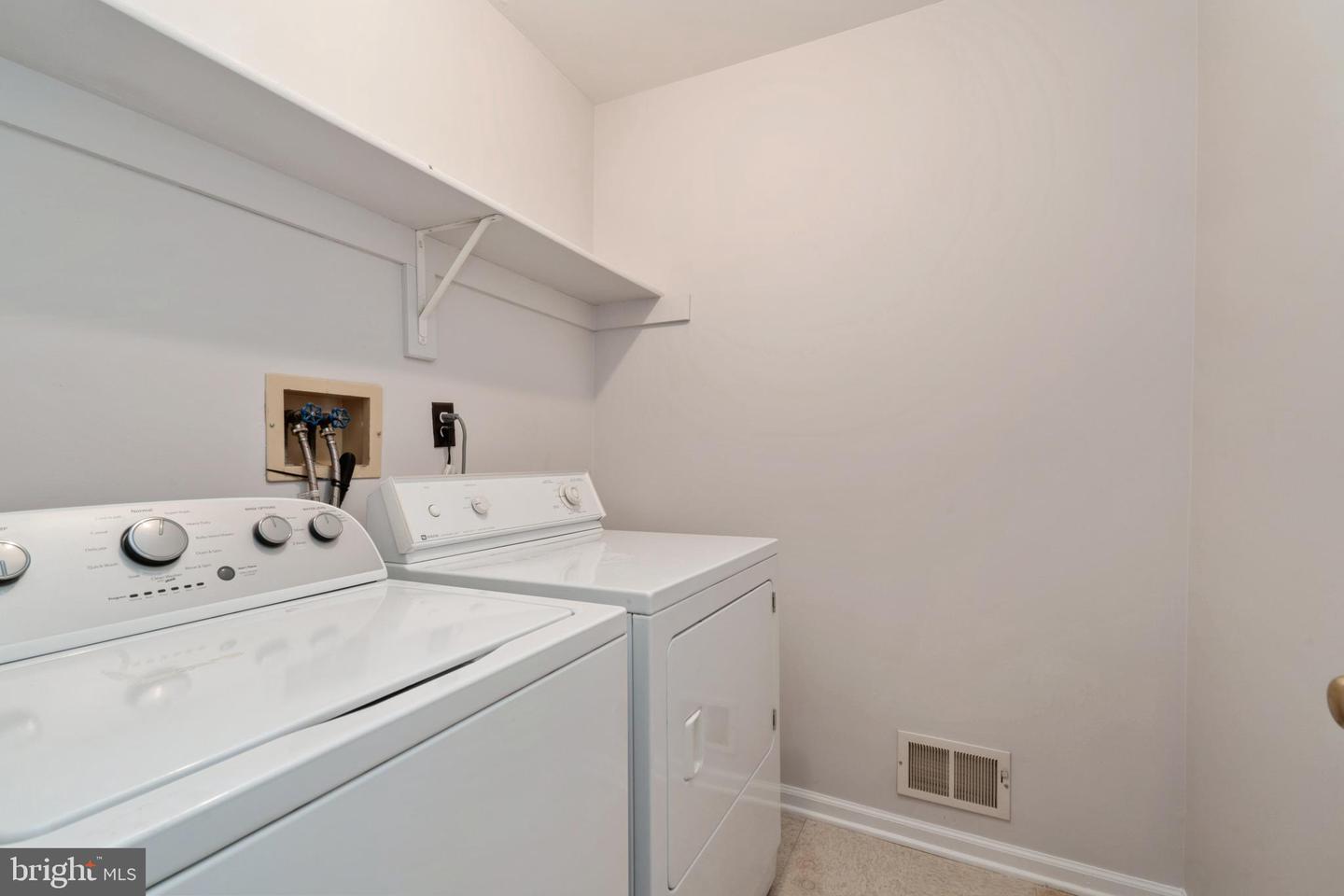 210 Kentshire Ct Property Photo 23