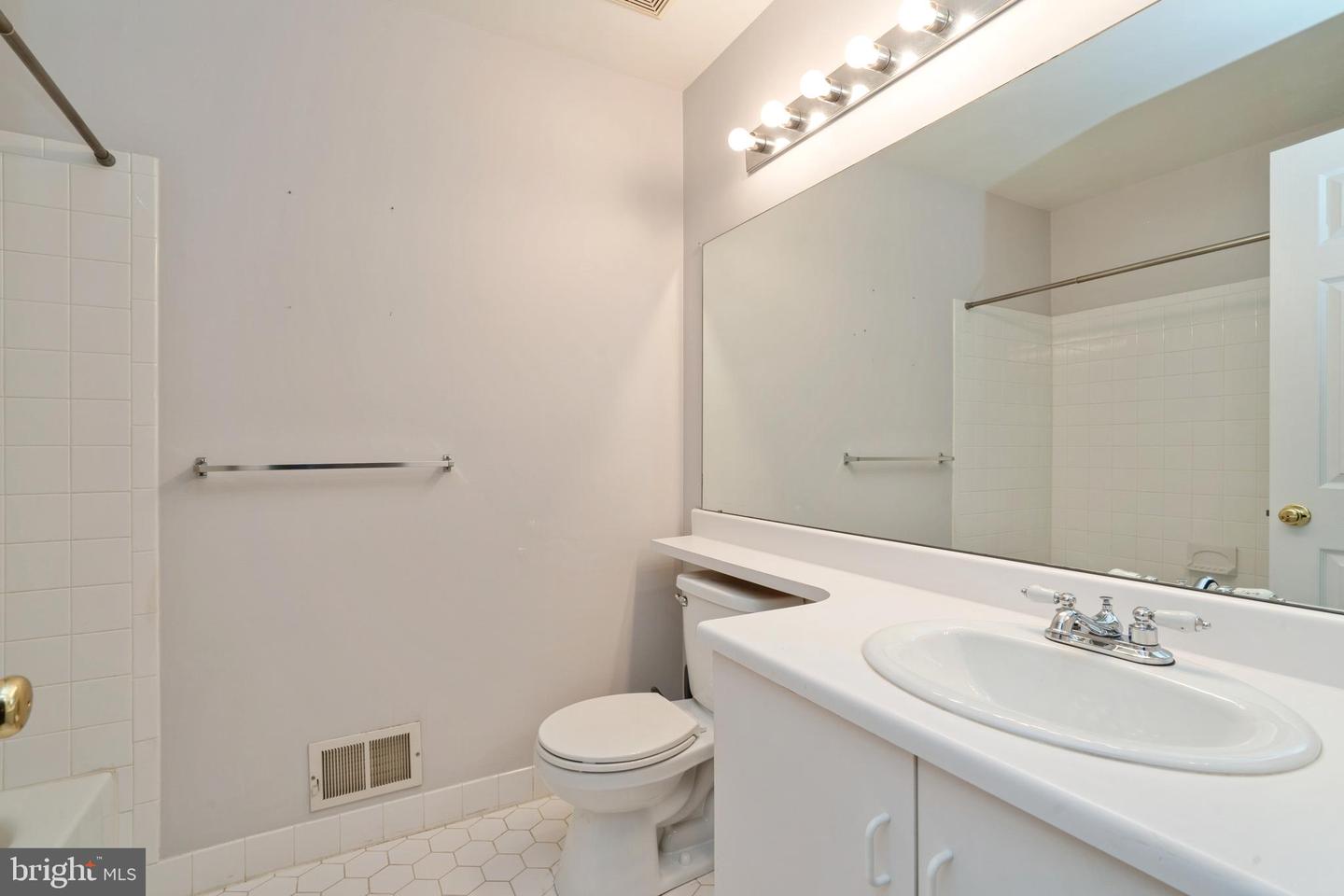 210 Kentshire Ct Property Photo 24