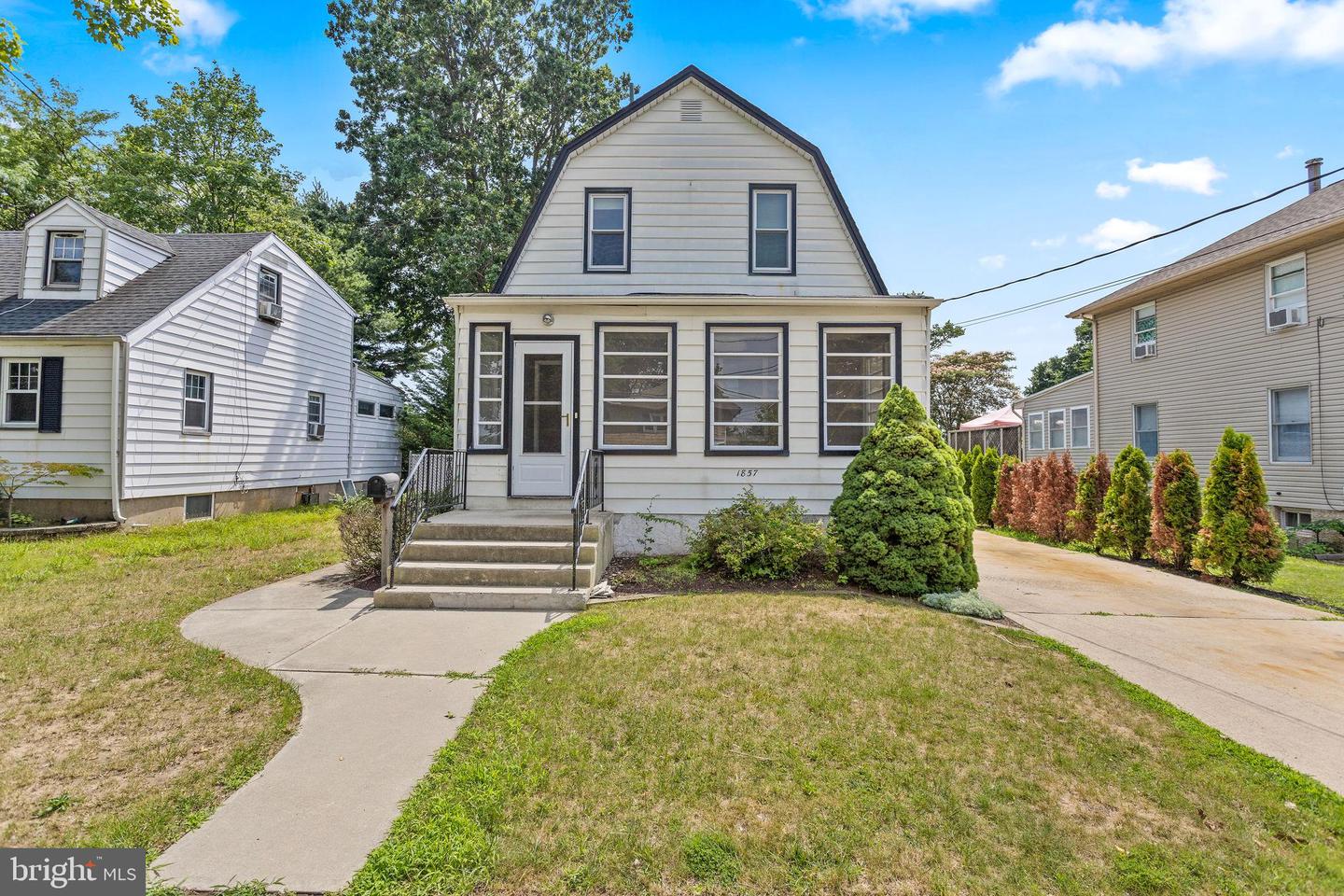 1857 Spruce St Property Photo 1