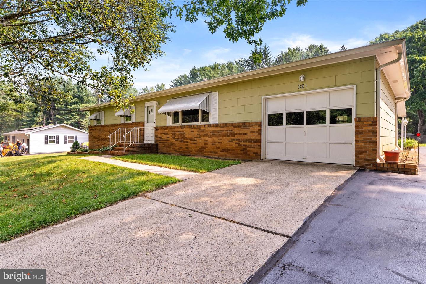 281 Windsor Rd Property Photo 4