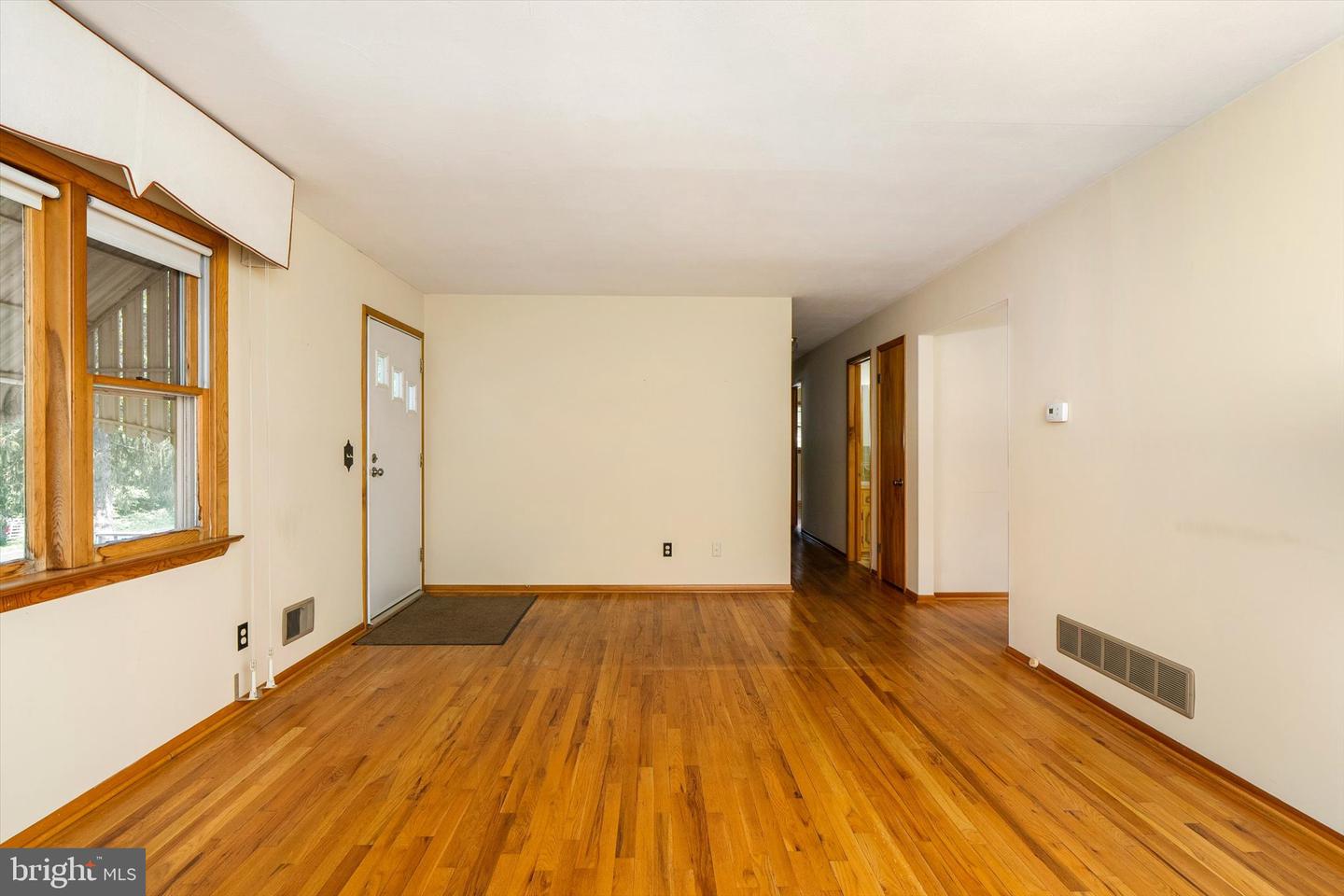 281 Windsor Rd Property Photo 7