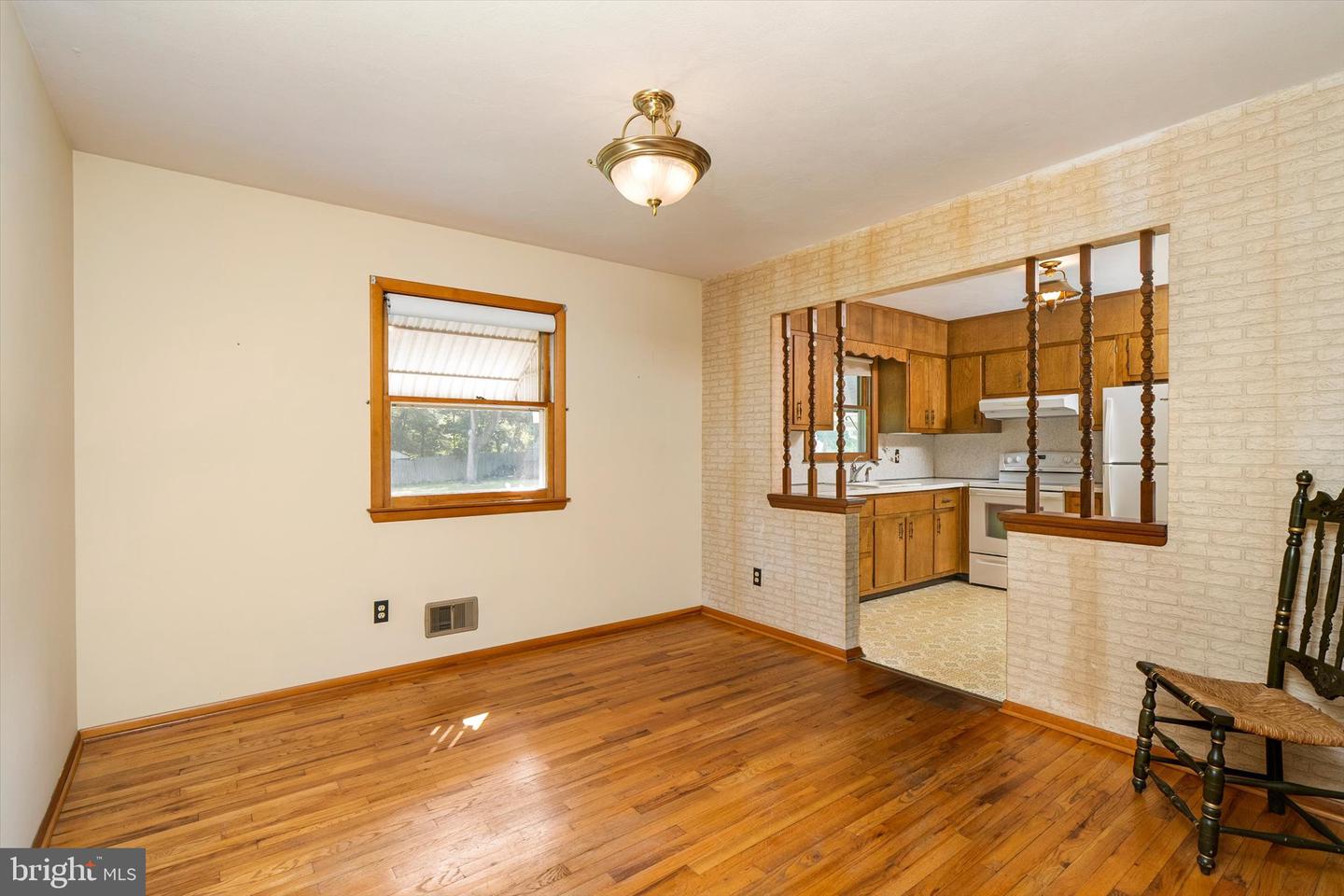 281 Windsor Rd Property Photo 8