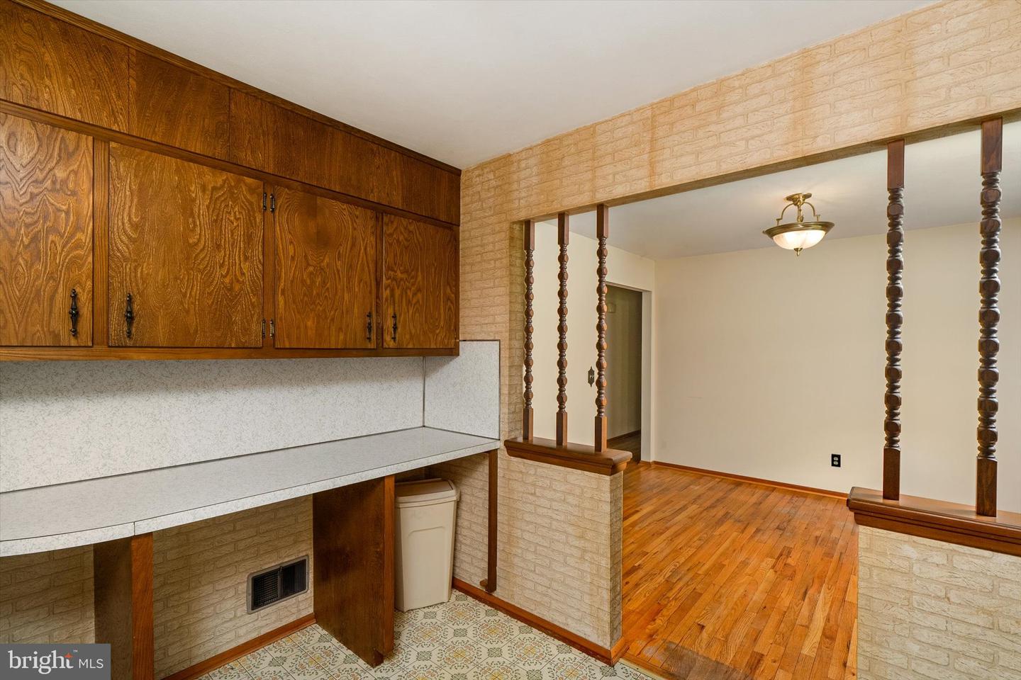 281 Windsor Rd Property Photo 11