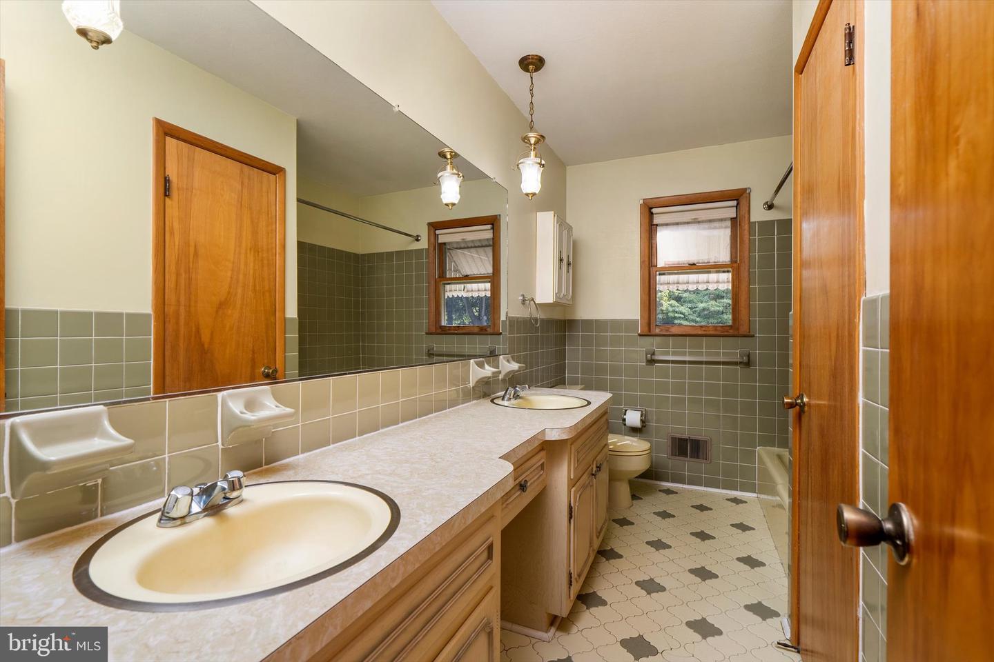 281 Windsor Rd Property Photo 12