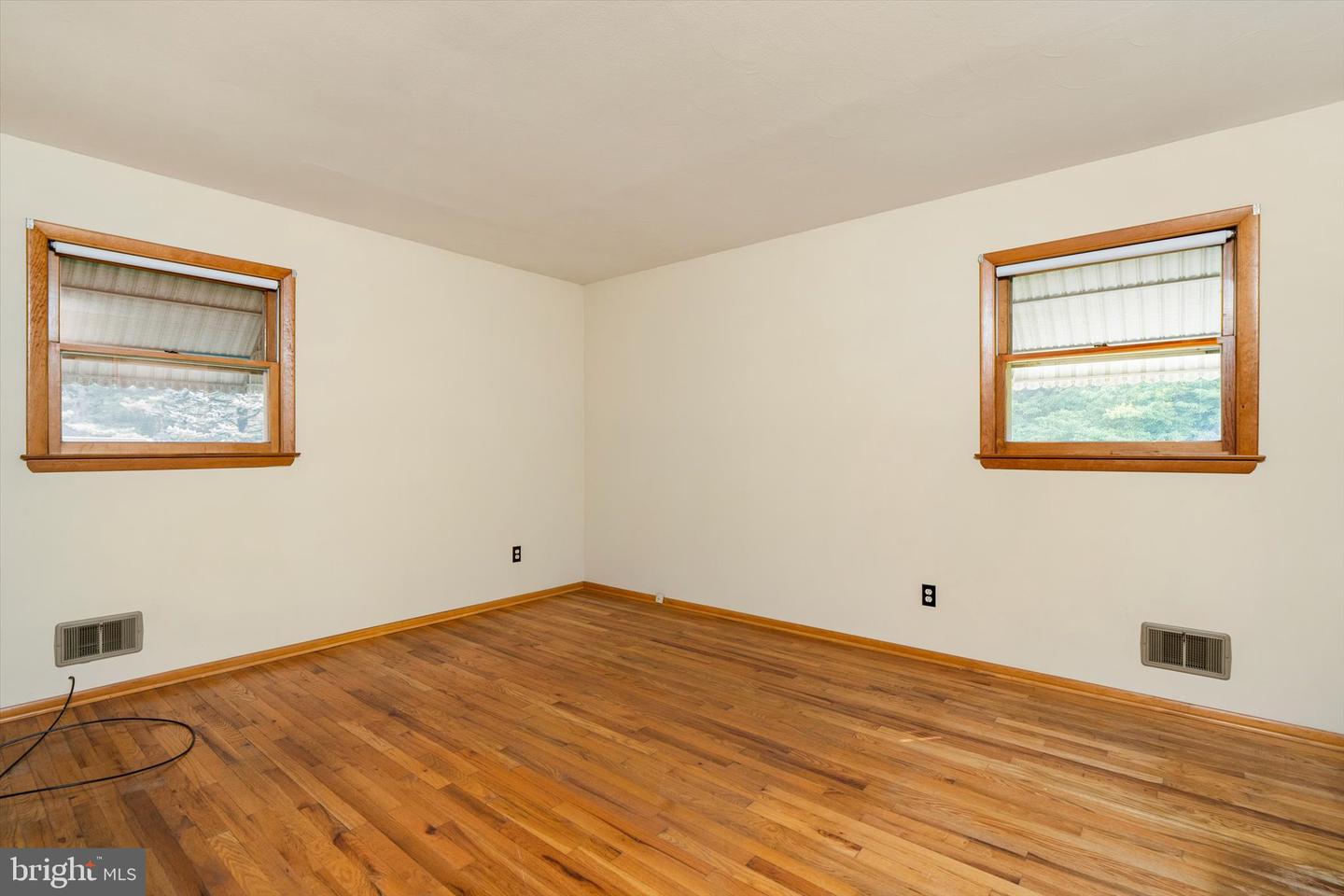 281 Windsor Rd Property Photo 13
