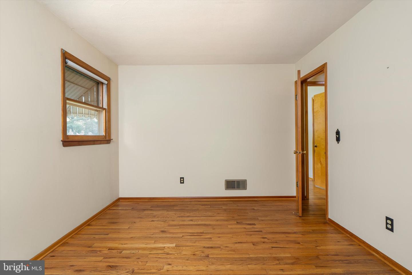 281 Windsor Rd Property Photo 18