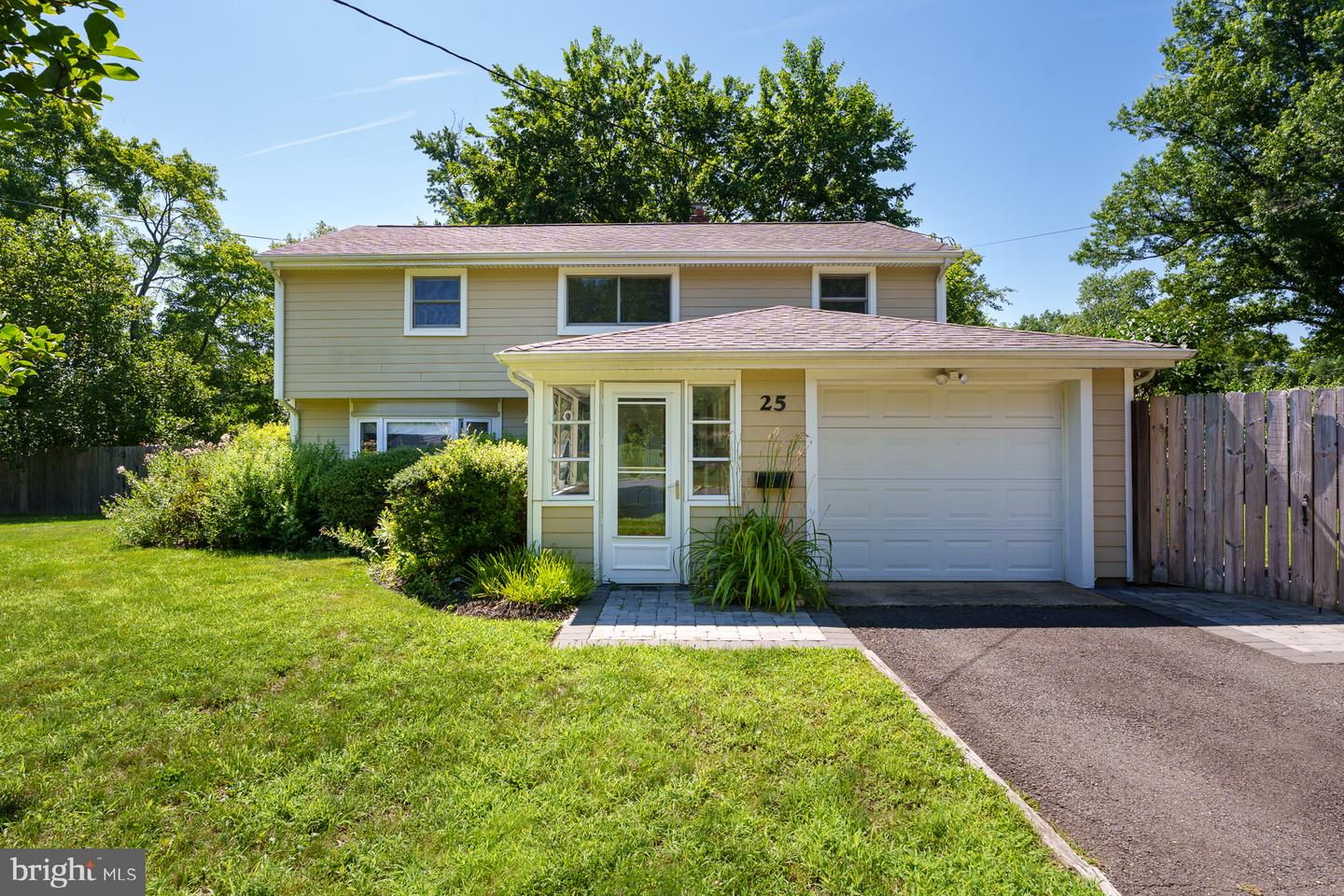 25 Hornor Ln Property Photo 1