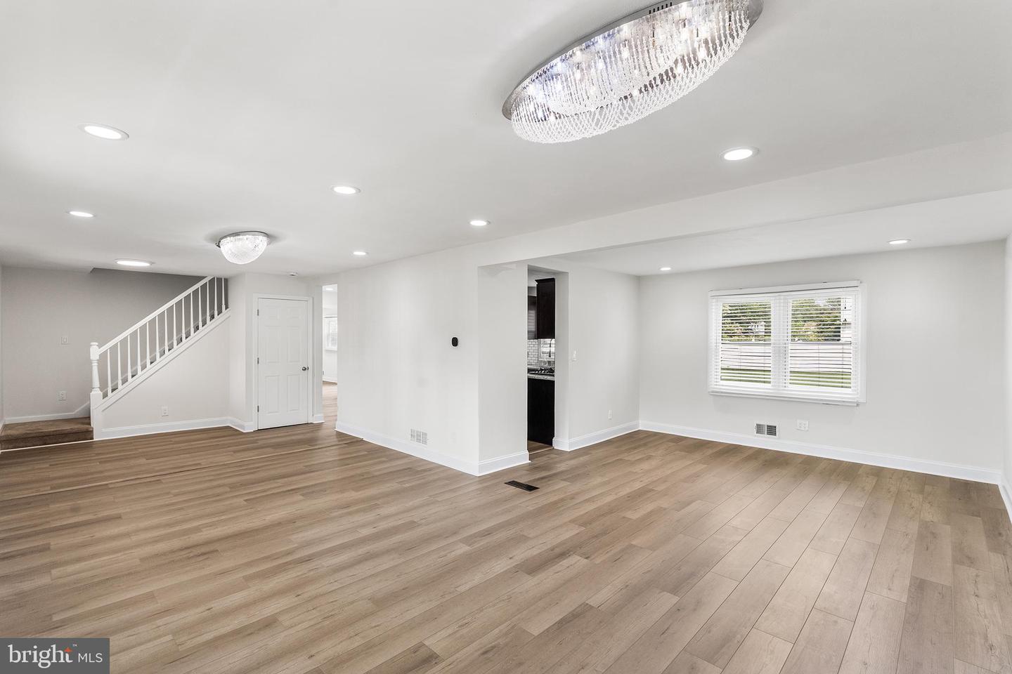 7 Oaken Ln Property Photo 3