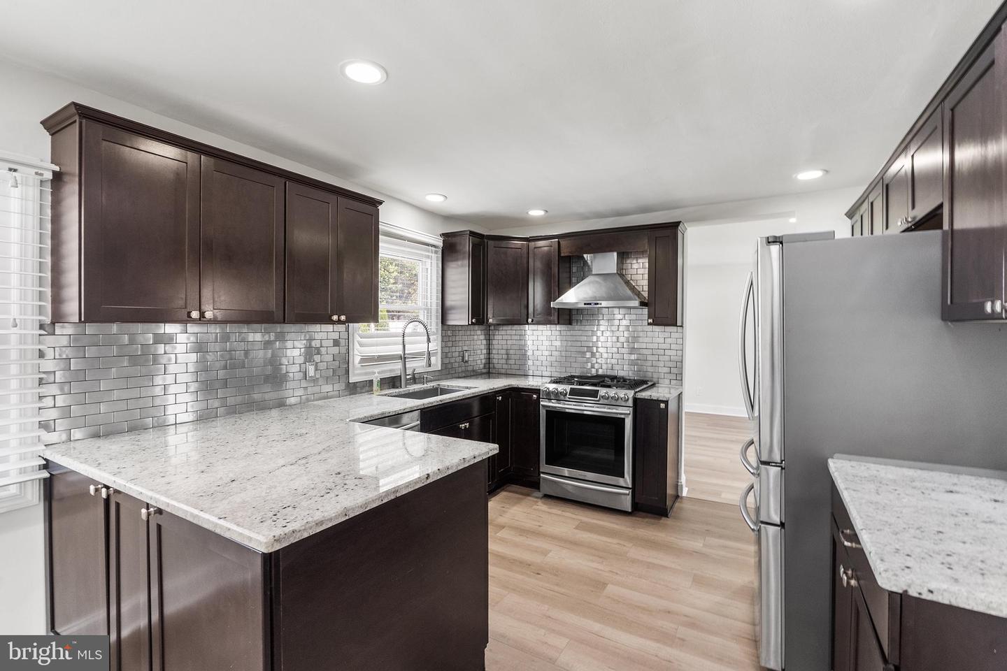 7 Oaken Ln Property Photo 7