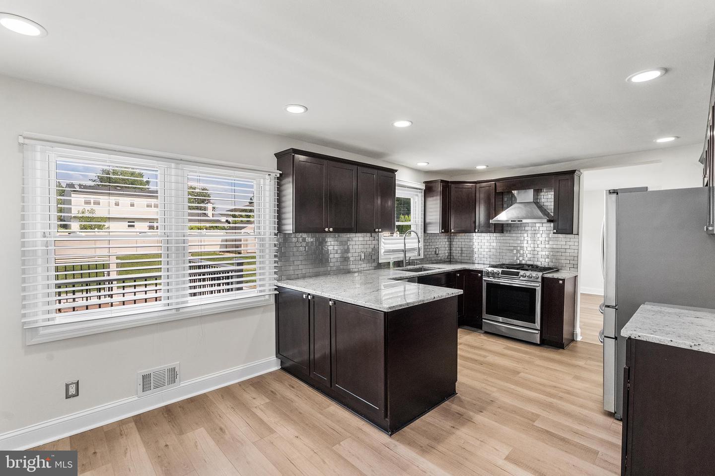7 Oaken Ln Property Photo 8