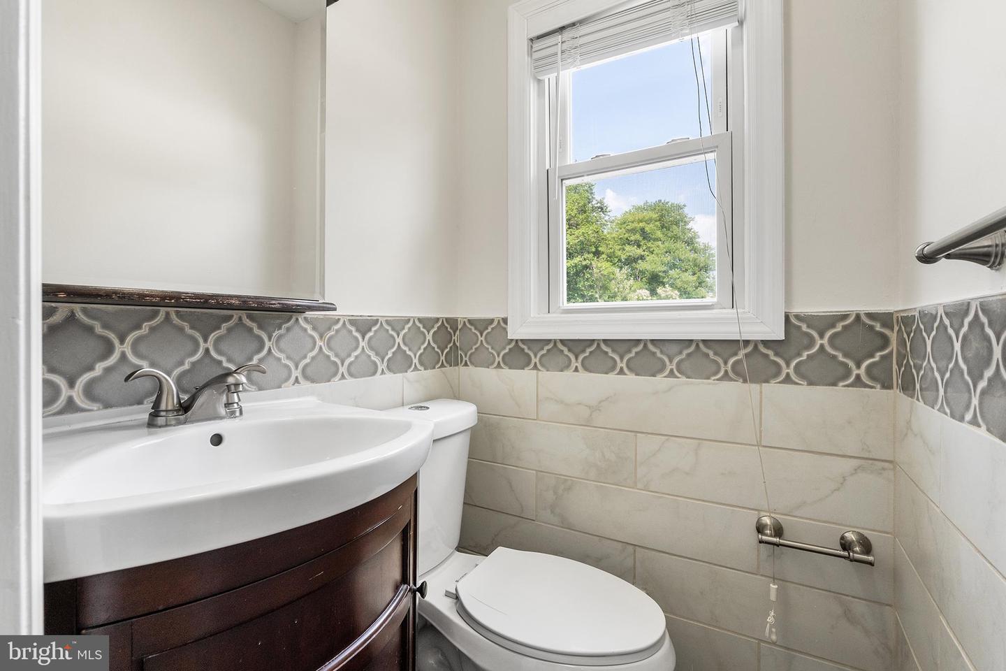 7 Oaken Ln Property Photo 9