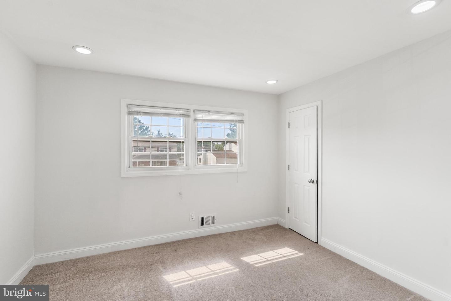 7 Oaken Ln Property Photo 14