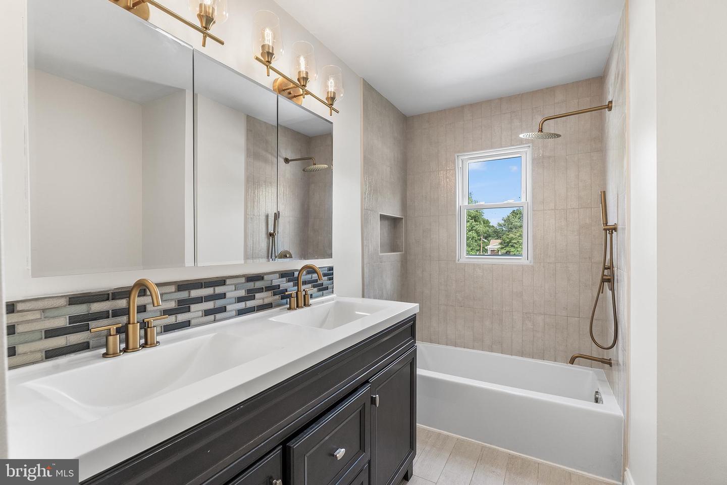 7 Oaken Ln Property Photo 16