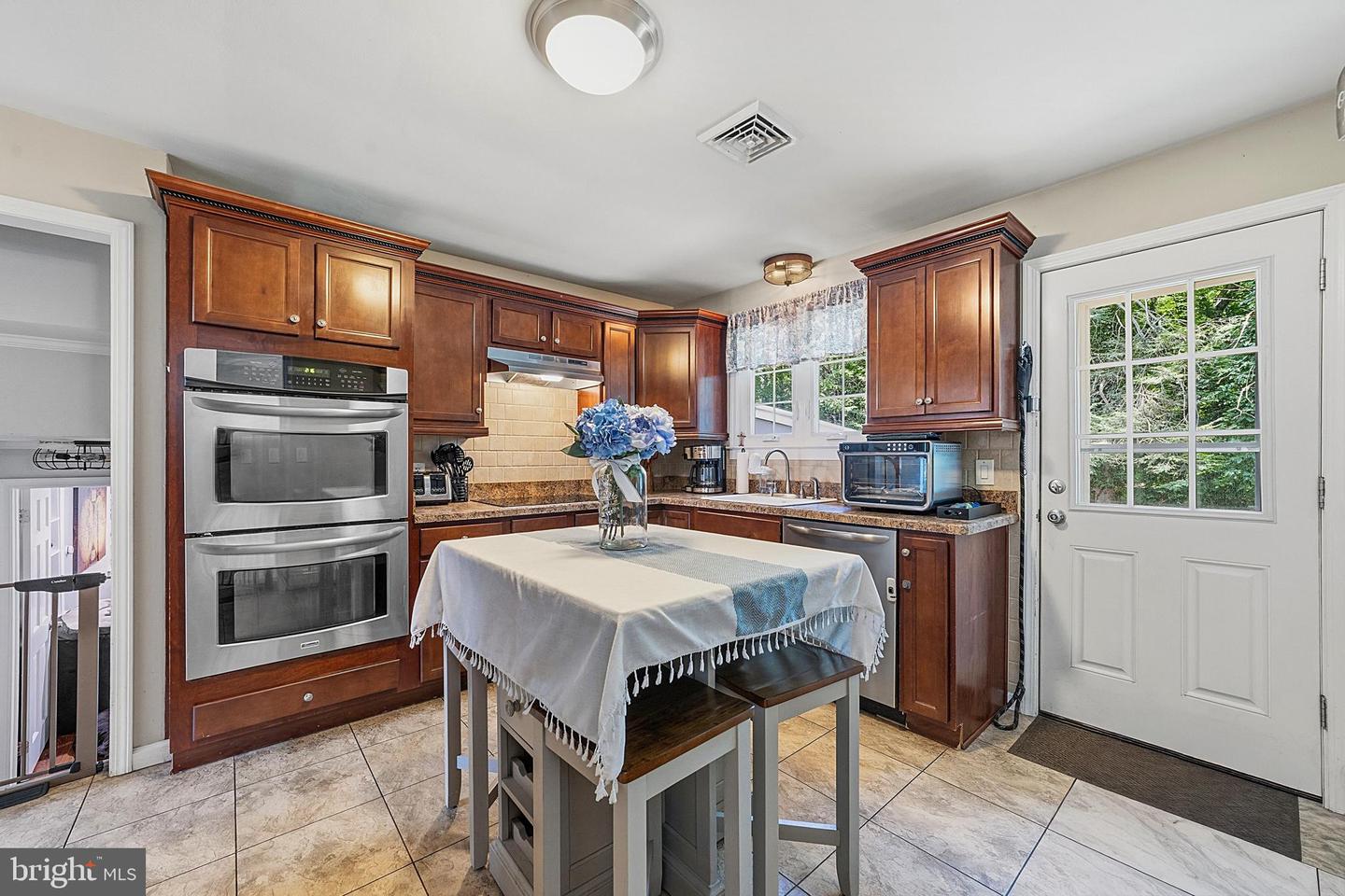 10 Boxwood Ct Property Photo 9