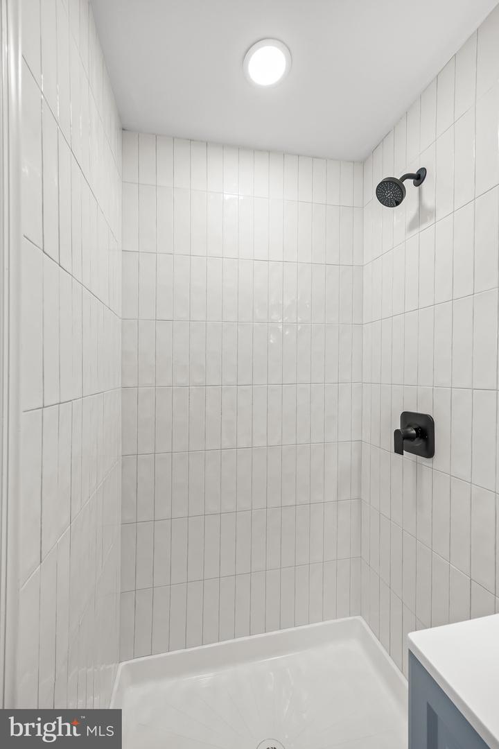 9 Pin Oak Property Photo 19