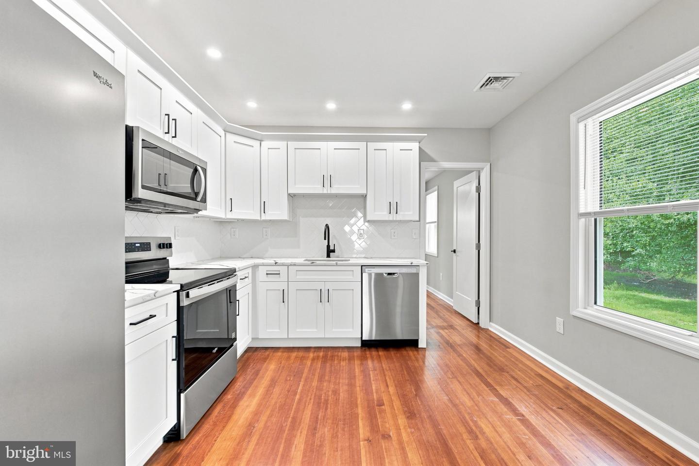 107 Broad Ave Property Photo 4