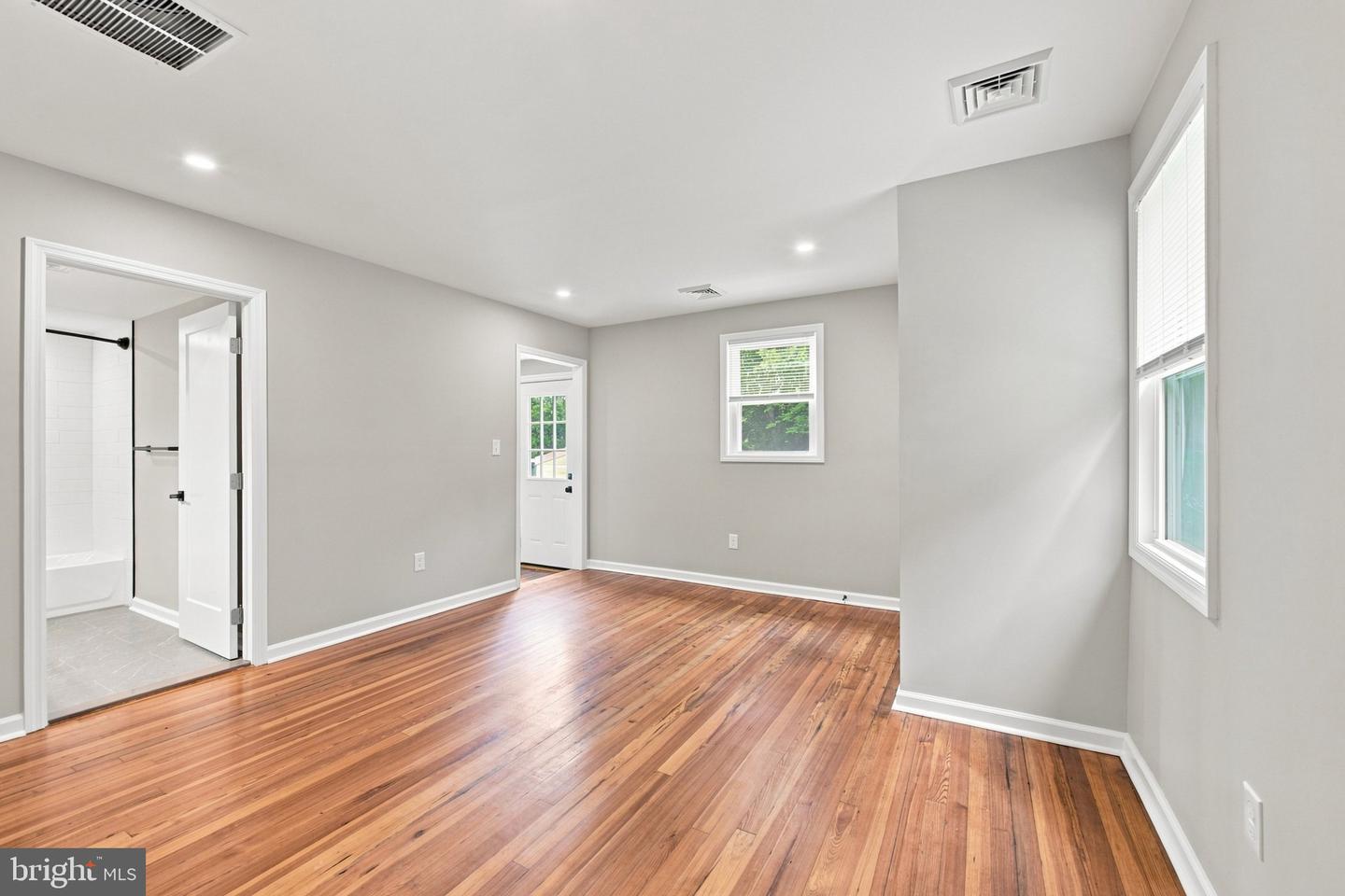 107 Broad Ave Property Photo 13