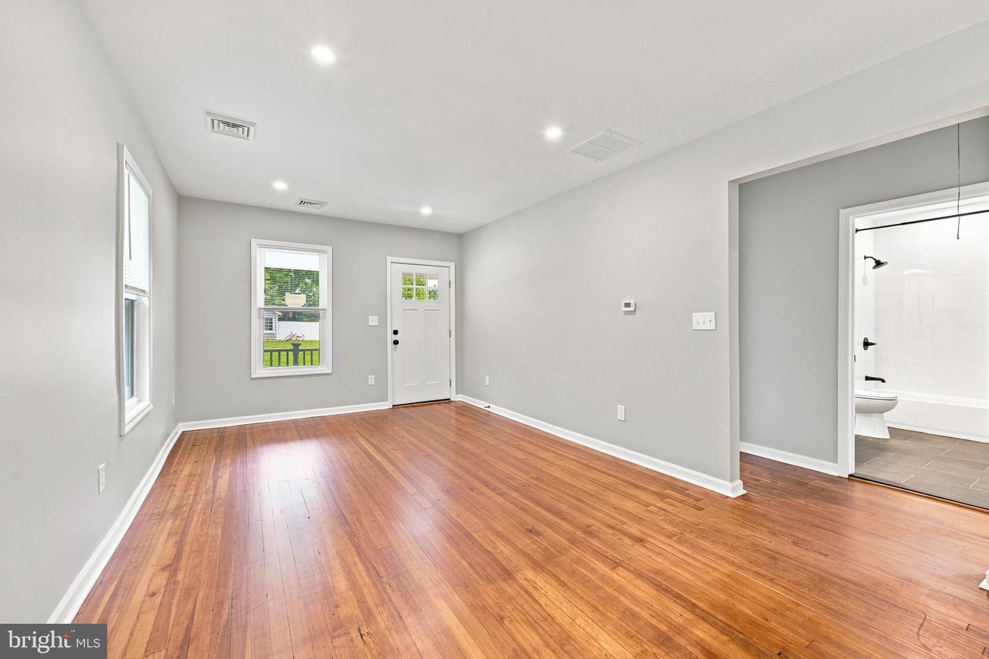 107 Broad Ave Property Photo 3