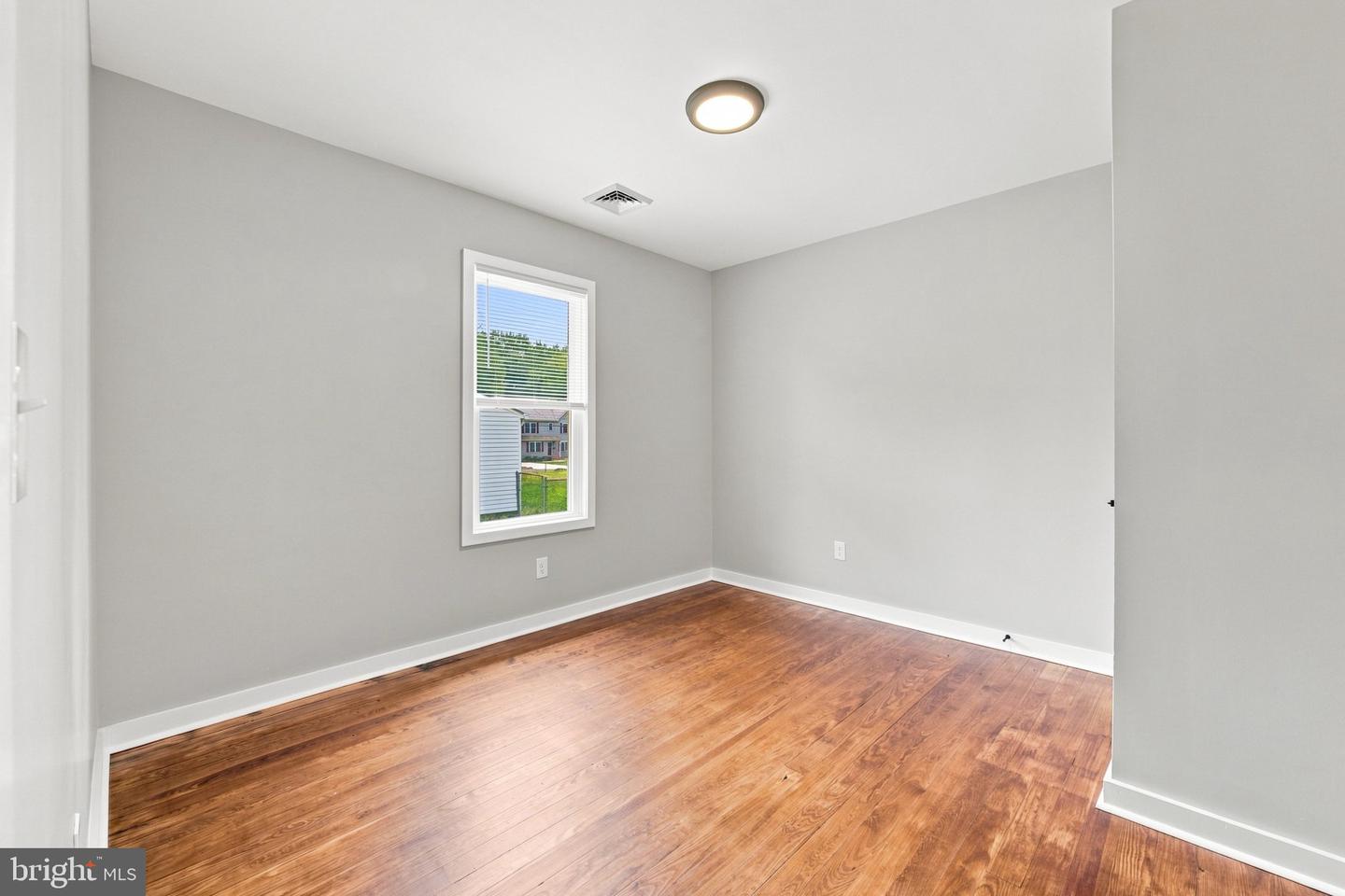 107 Broad Ave Property Photo 11
