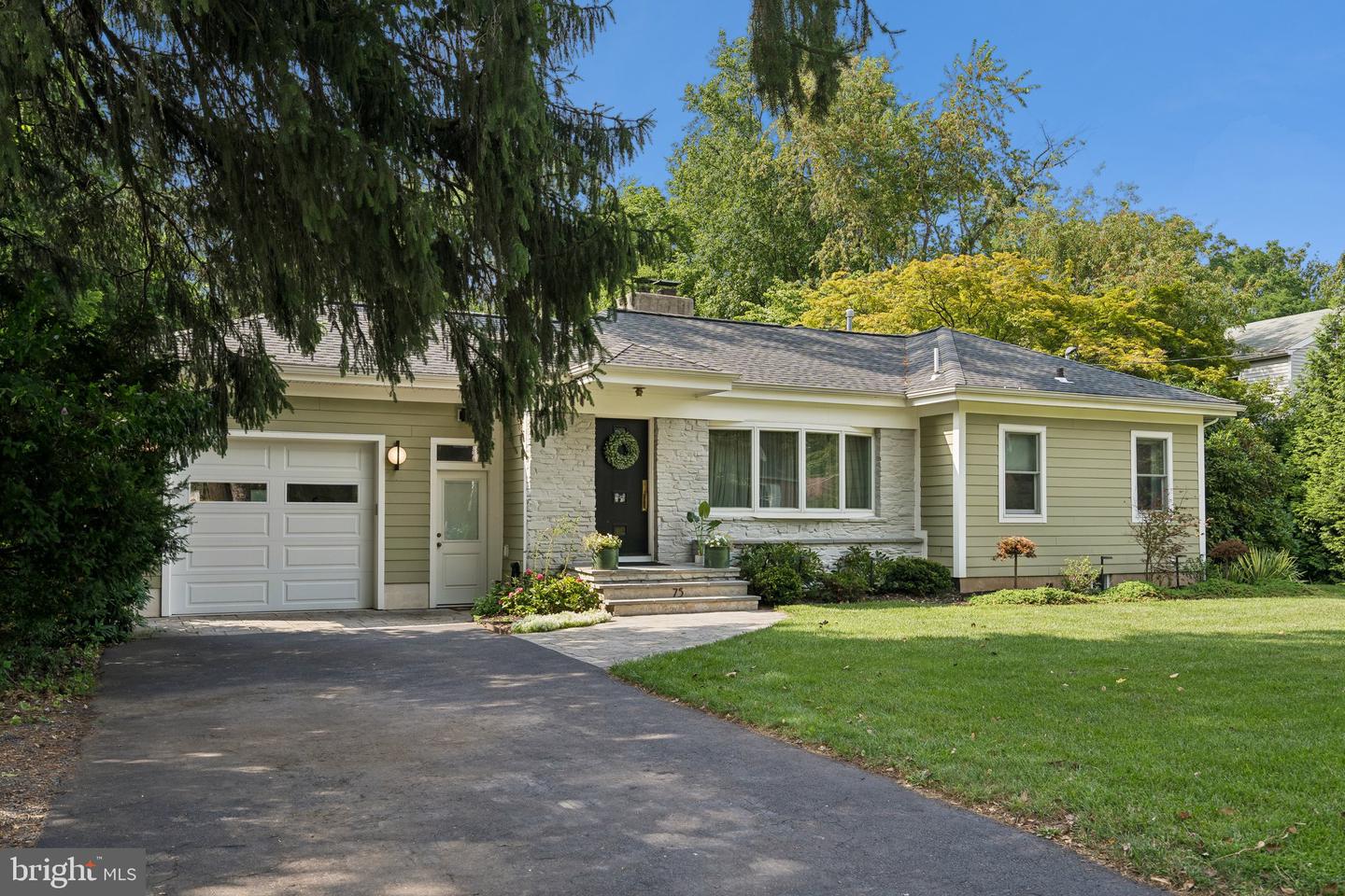 75 Birchwood Knls Property Photo 1