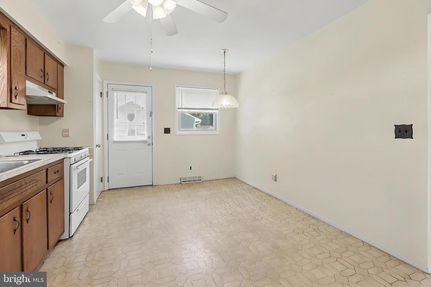 16 Running Brook Rd Property Photo 11