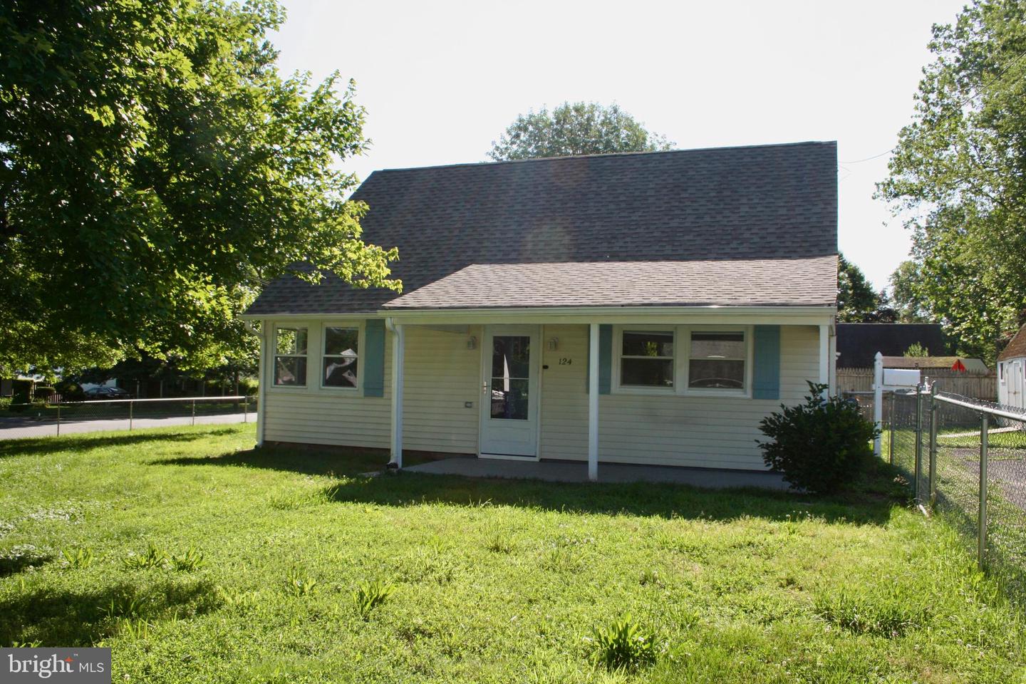 124 STRATFORD AVE Property Photo 1