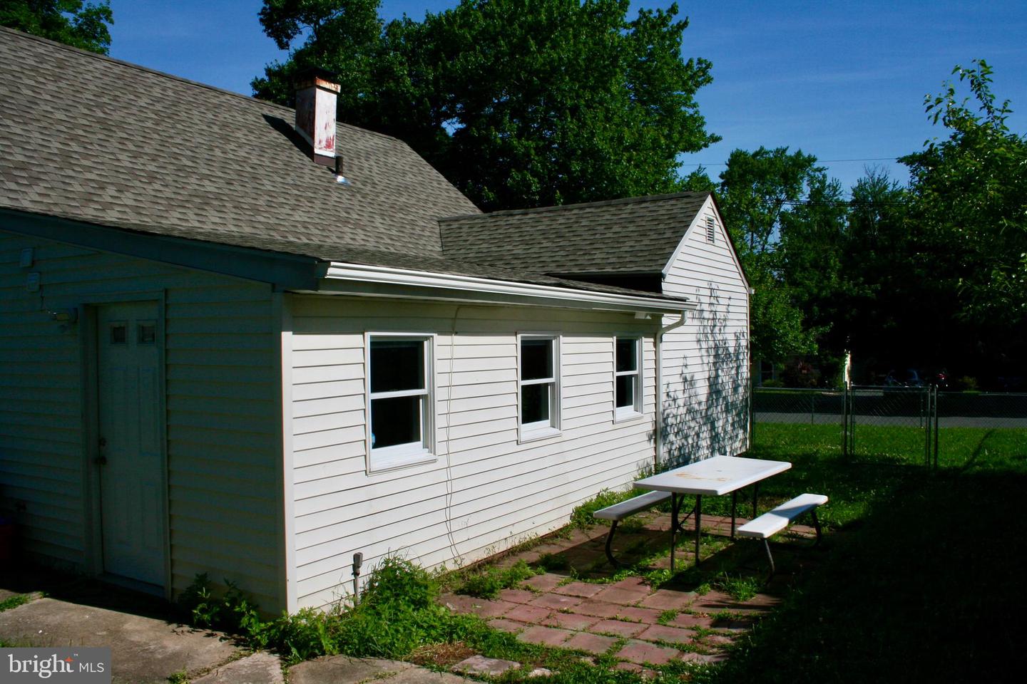 124 Stratford Ave Property Photo 2