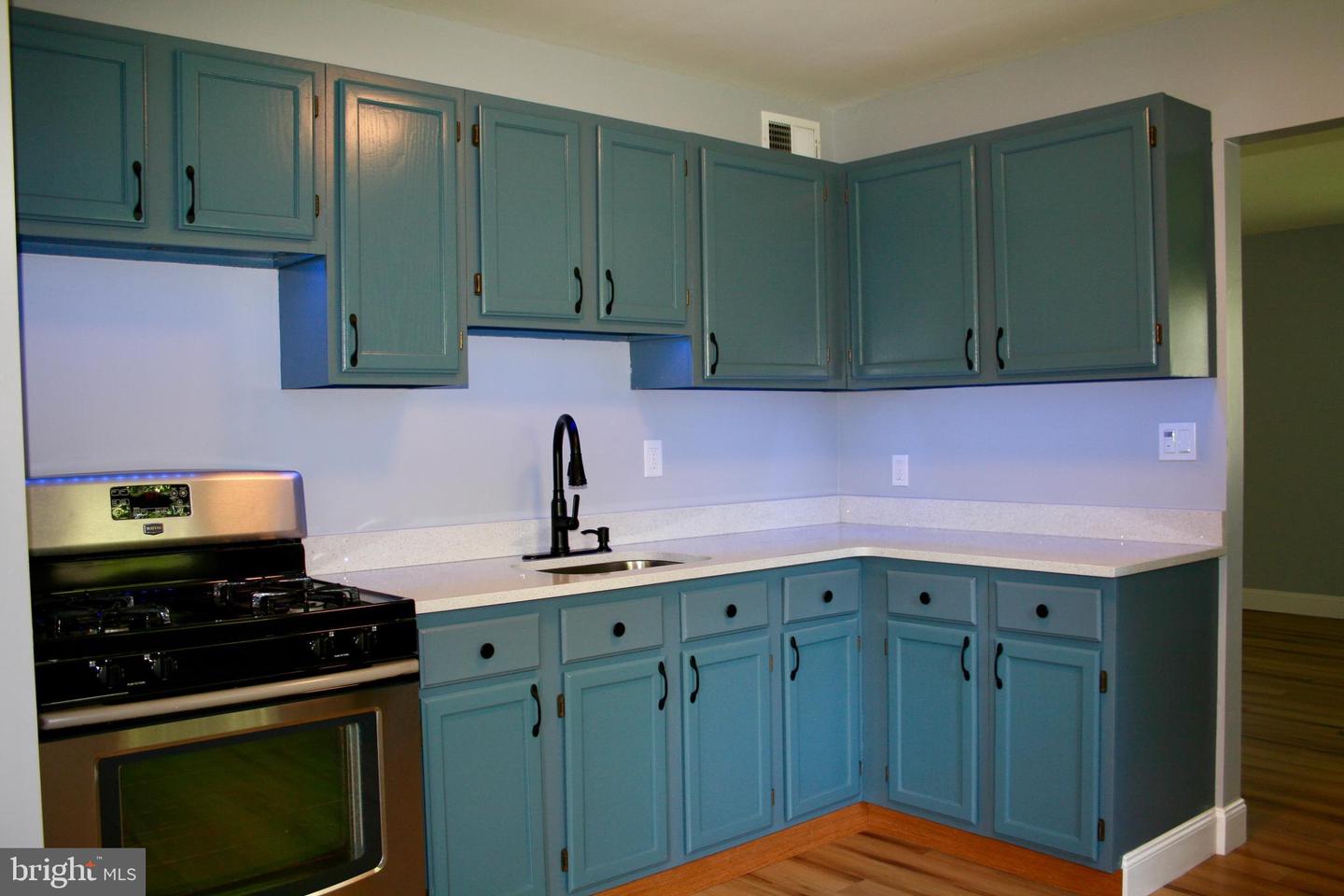 124 Stratford Ave Property Photo 4