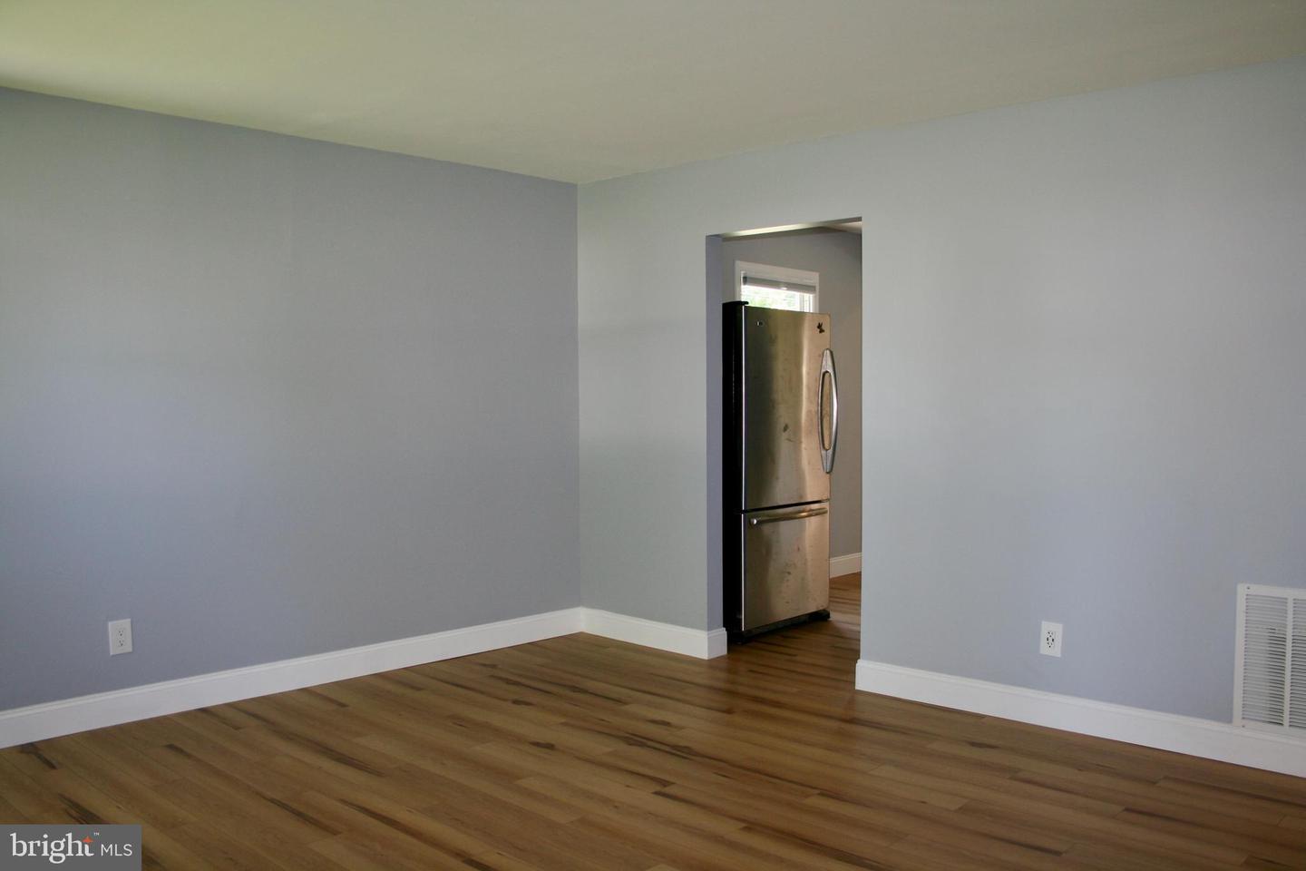 124 Stratford Ave Property Photo 8