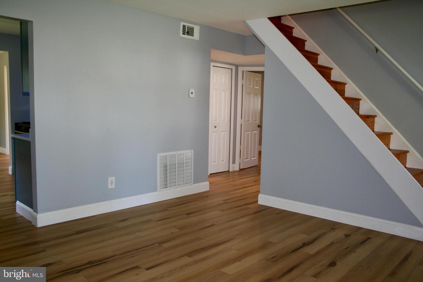 124 Stratford Ave Property Photo 9