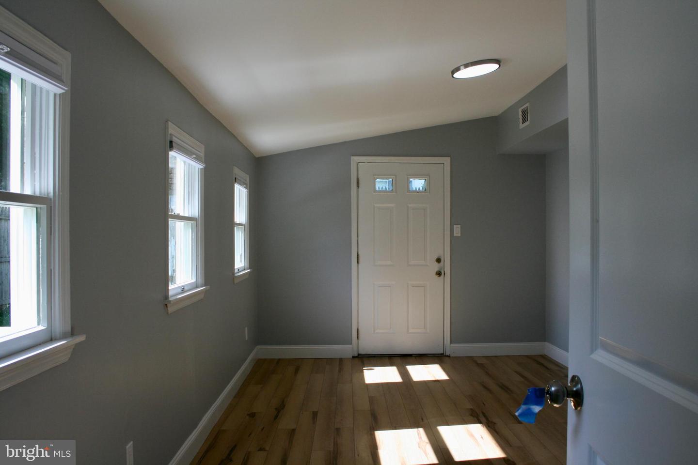 124 Stratford Ave Property Photo 16